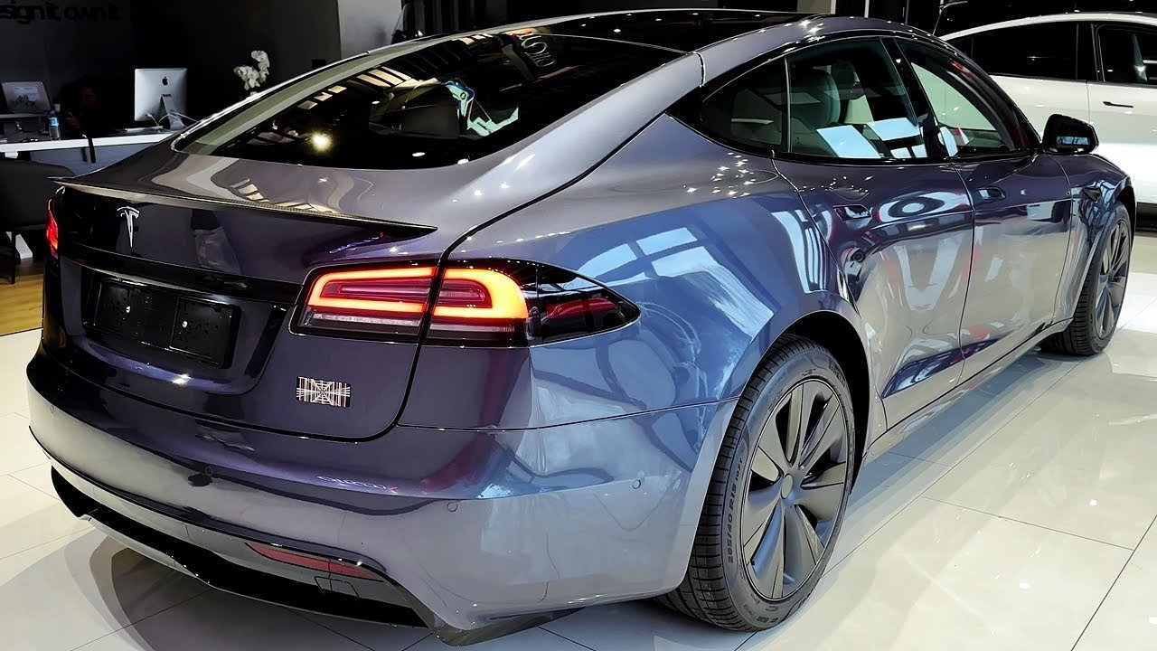 2023 Tesla Model S – Exterior and interior details