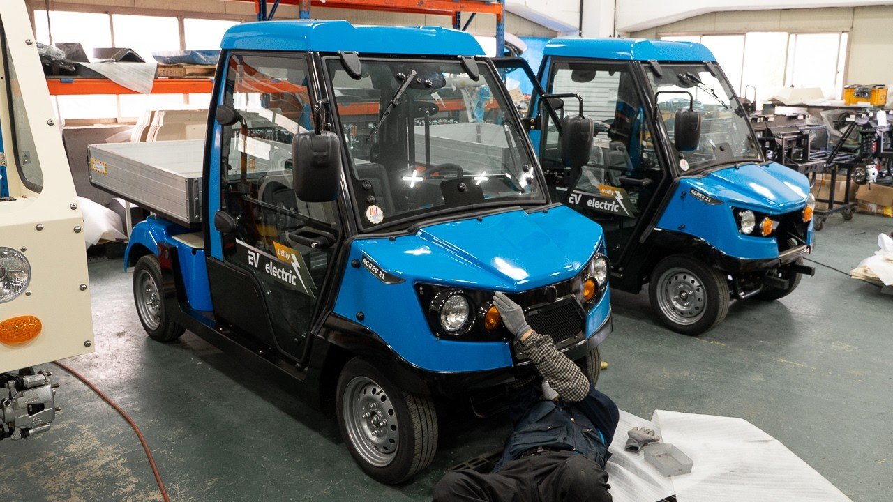 Process of making Electric Vehicles. Golf Cart Factory in Korea