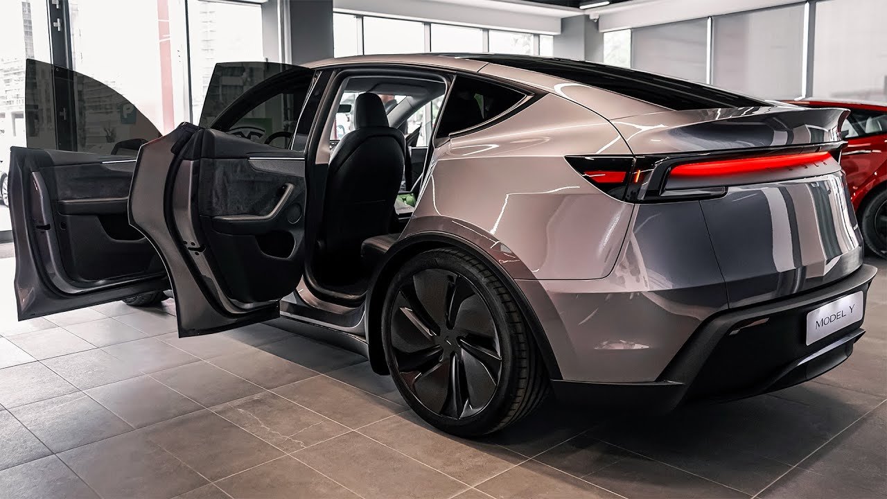 NEW 2026 Tesla Model Y – Interior and Exterior Walkaround